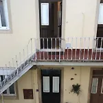 The Hilltop Nest * ליסבון