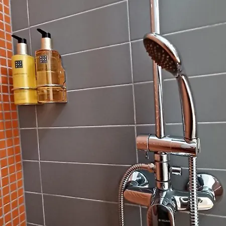 The Hilltop Nest Апартаменти