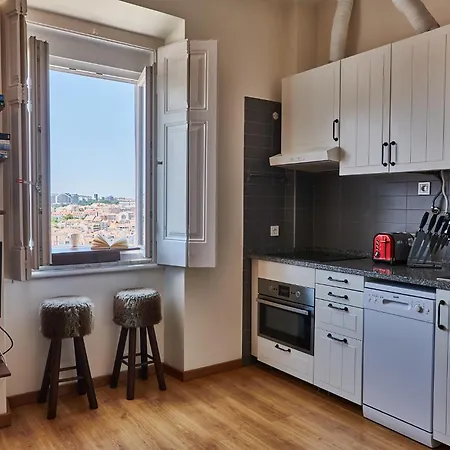 The Hilltop Nest Apartament *