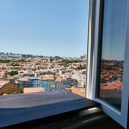 The Hilltop Nest * Lissabon