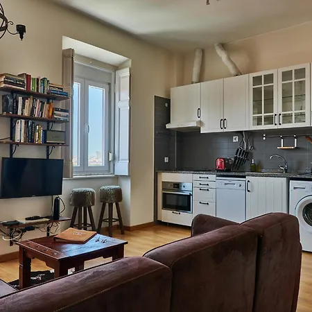 The Hilltop Nest Apartment *