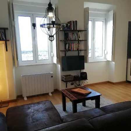 The Hilltop Nest * Lissabon