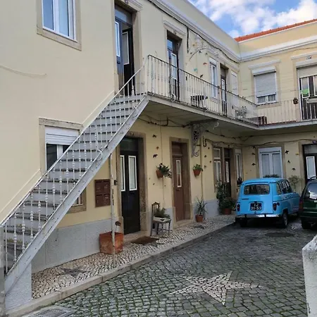 The Hilltop Nest Апартаменти *