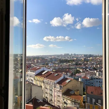 The Hilltop Nest * Lisboa