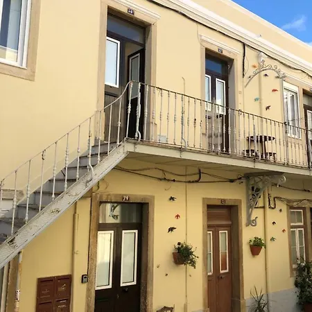 The Hilltop Nest * Lisboa