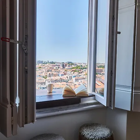 The Hilltop Nest Апартаменты