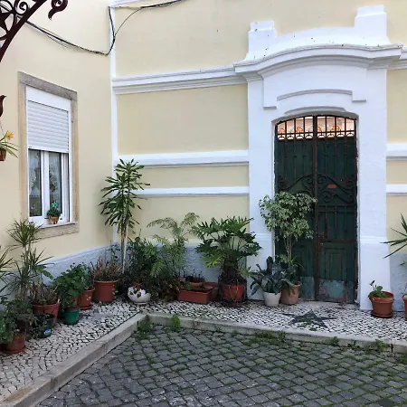 The Hilltop Nest Апартаменты Лиссабон